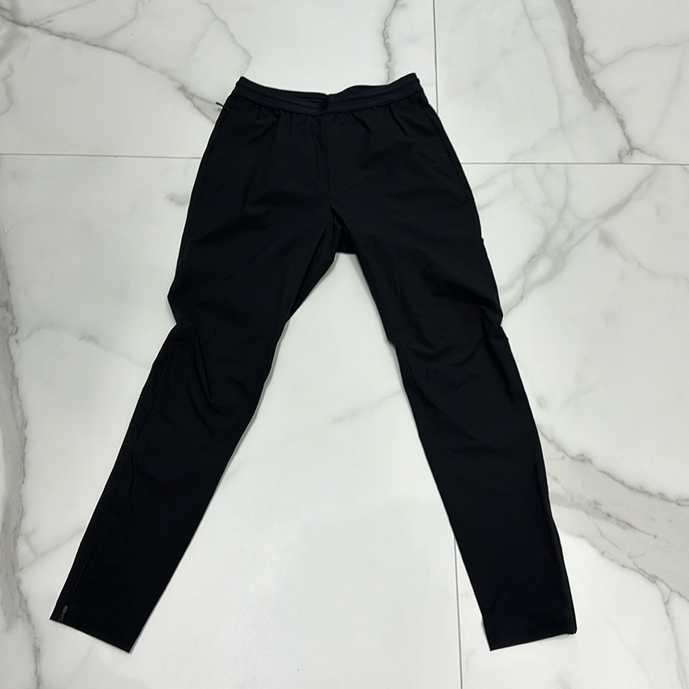 Banana Republic Sport Men slim fit pants